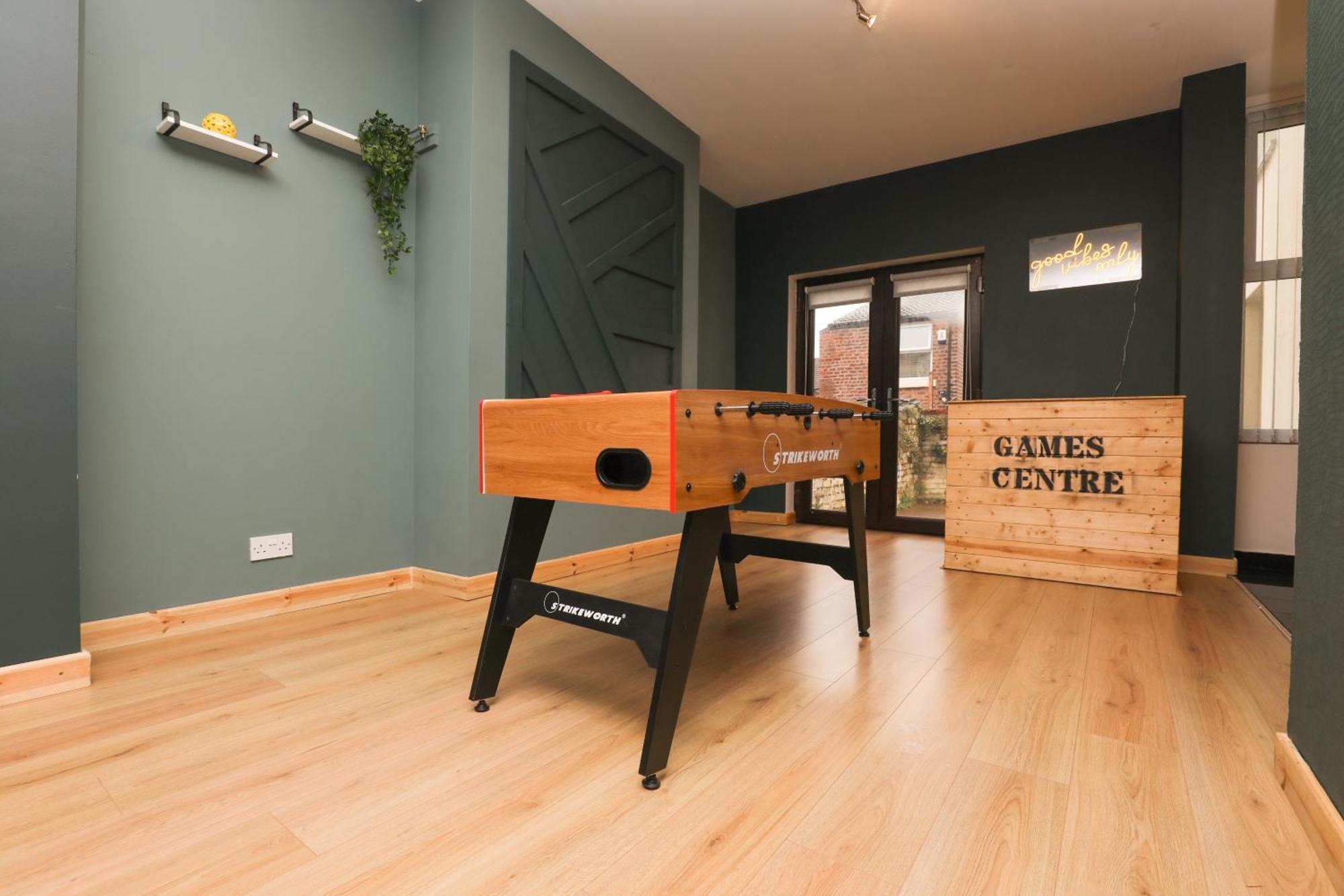 Anfield Luxe Retreat - Stylish Stay With Parking - Steps From Stadium - Short Drive To City Centre Ливерпуль Экстерьер фото