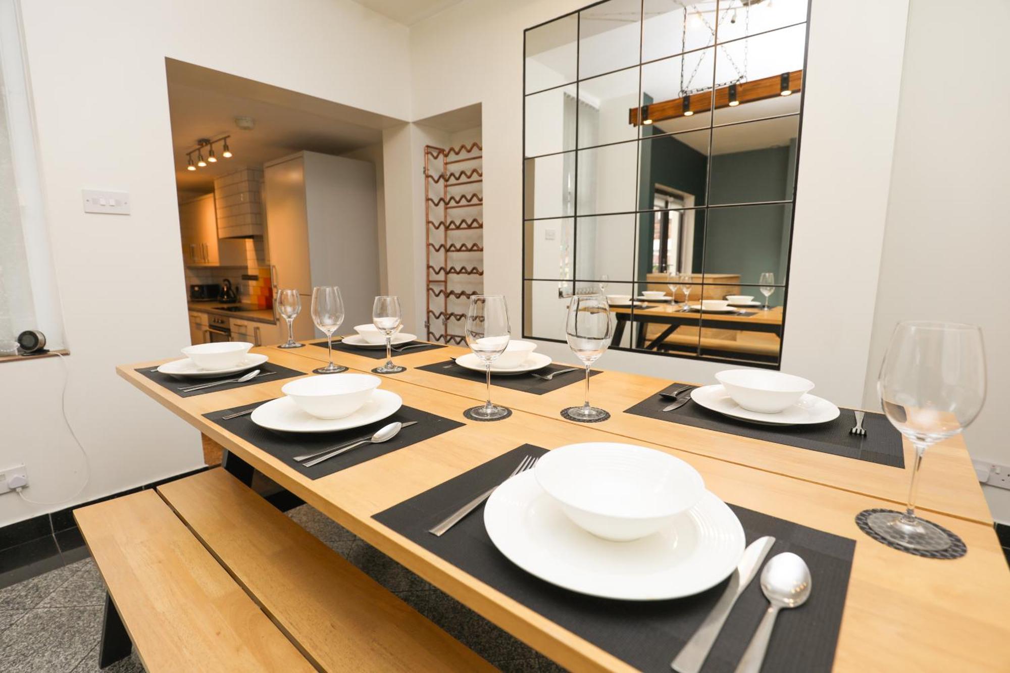 Anfield Luxe Retreat - Stylish Stay With Parking - Steps From Stadium - Short Drive To City Centre Ливерпуль Экстерьер фото